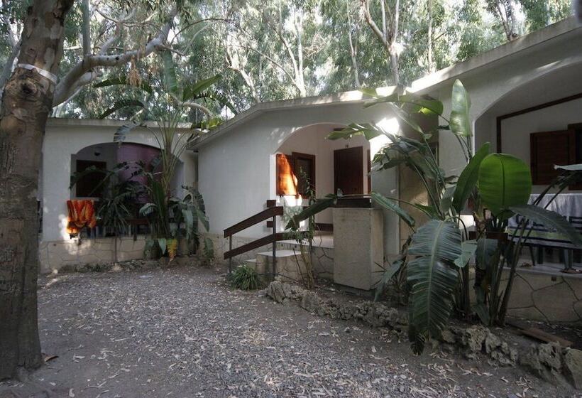 Отель Villaggio Camping Calypso