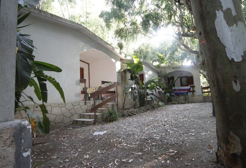 Отель Villaggio Camping Calypso