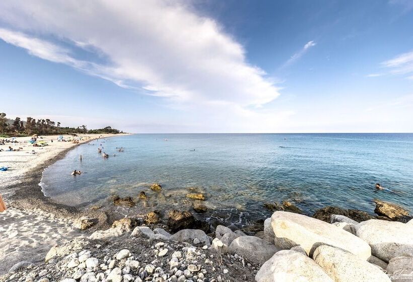 Отель Villaggio Camping Calypso