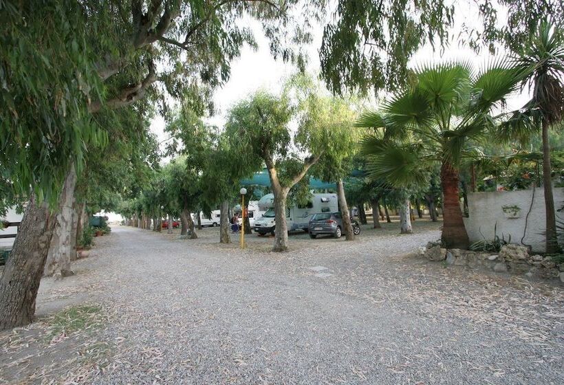 Отель Villaggio Camping Calypso
