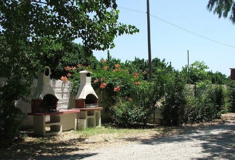 Отель Villaggio Camping Calypso