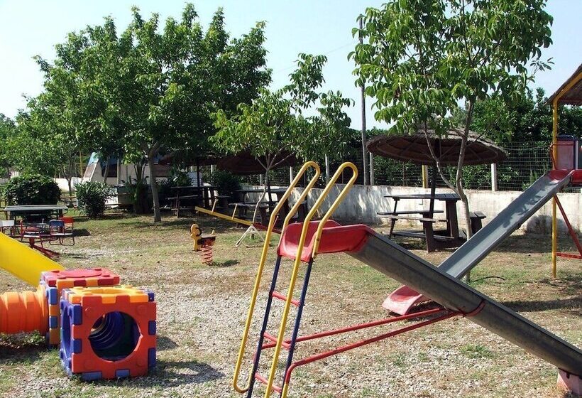 Отель Villaggio Camping Calypso