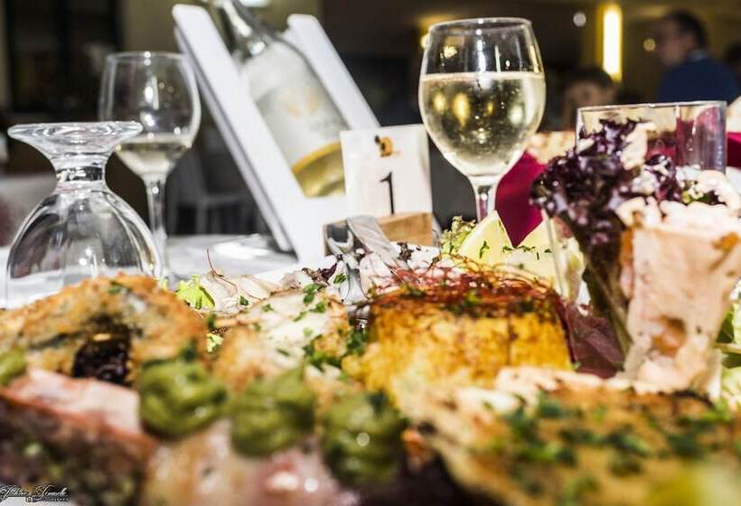 Отель Villaggio Camping Calypso