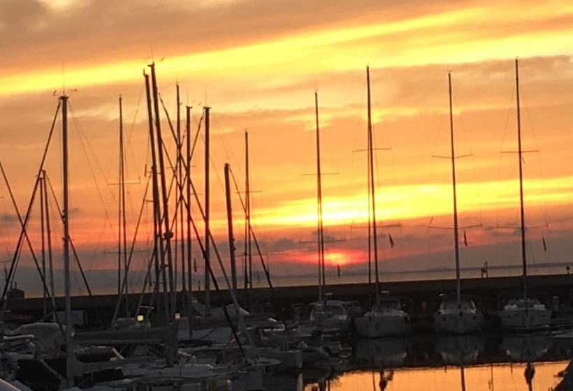 ペンション Acquamarina B&b