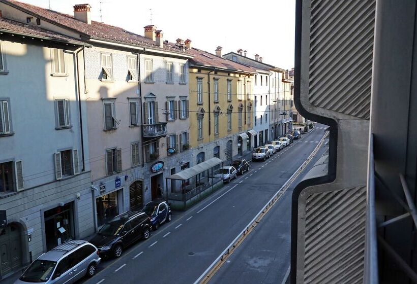 پانسیون Bergamo Exclusive Holiday Home