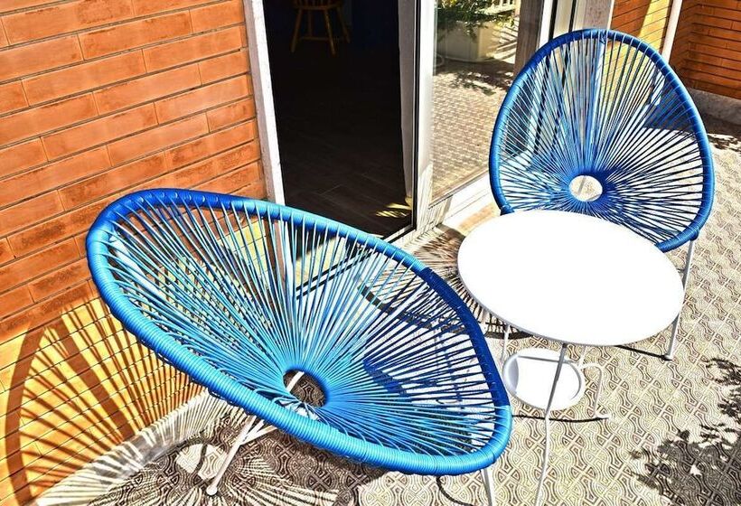 تختخواب و صبحانه Bella Villa