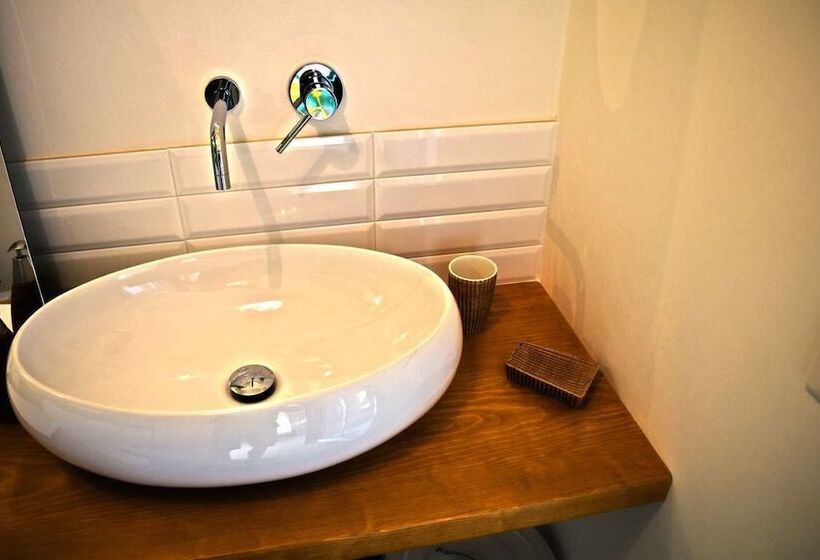 تختخواب و صبحانه Bella Villa