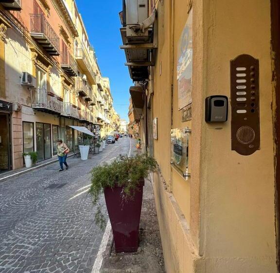 تختخواب و صبحانه Calua Experience View