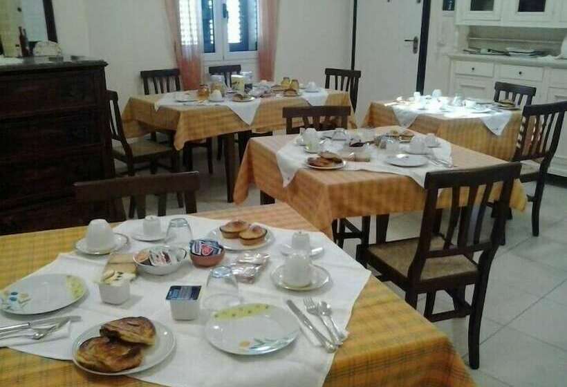 تختخواب و صبحانه Clamarema