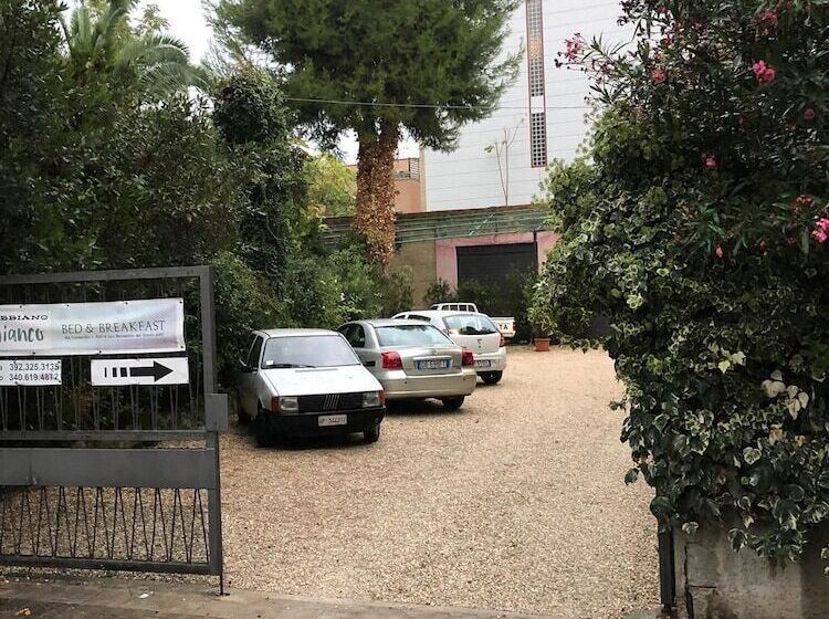 تختخواب و صبحانه Gabbiano Bianco