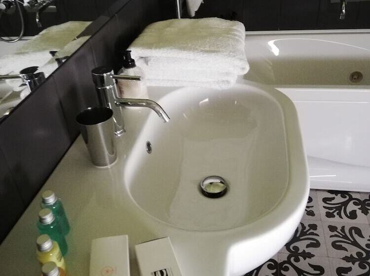 酒店 Palermo Stay Centro 120 Rodionoff & Eleganza E Facilità Di Accesso A Aeroporto E Spiaggia Mondello