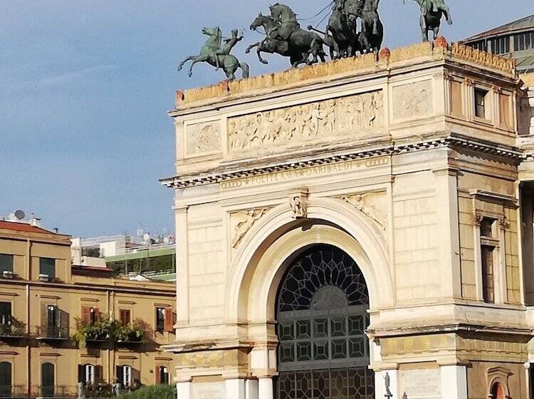 酒店 Palermo Stay Centro 120 Rodionoff & Eleganza E Facilità Di Accesso A Aeroporto E Spiaggia Mondello