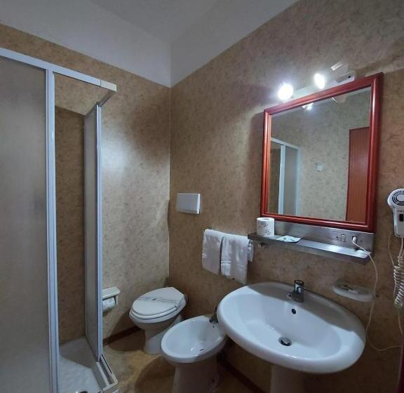 فندق Albergo Ristorante Bar Pizzeria La Lanterna