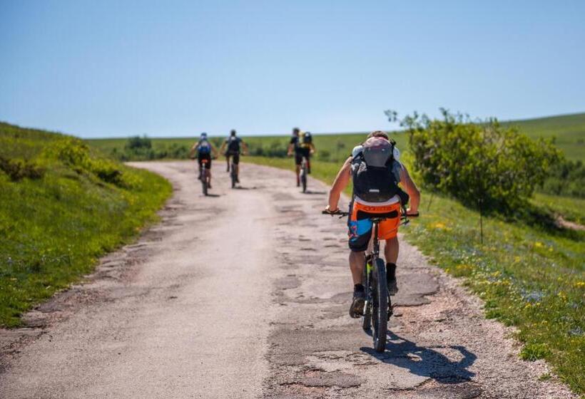 فندق ريفى Locanda Della Rocca