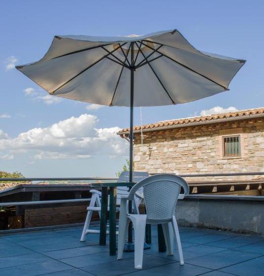 فندق ريفى Locanda Della Rocca