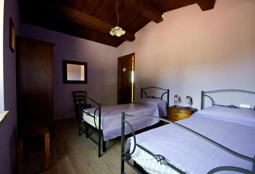 فندق ريفى Locanda Della Rocca