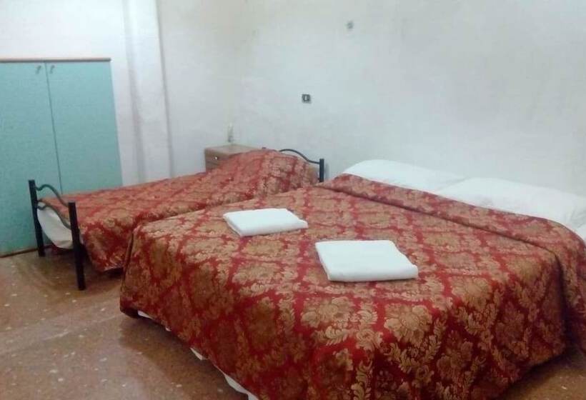 ペンション Hallo Porto Cv