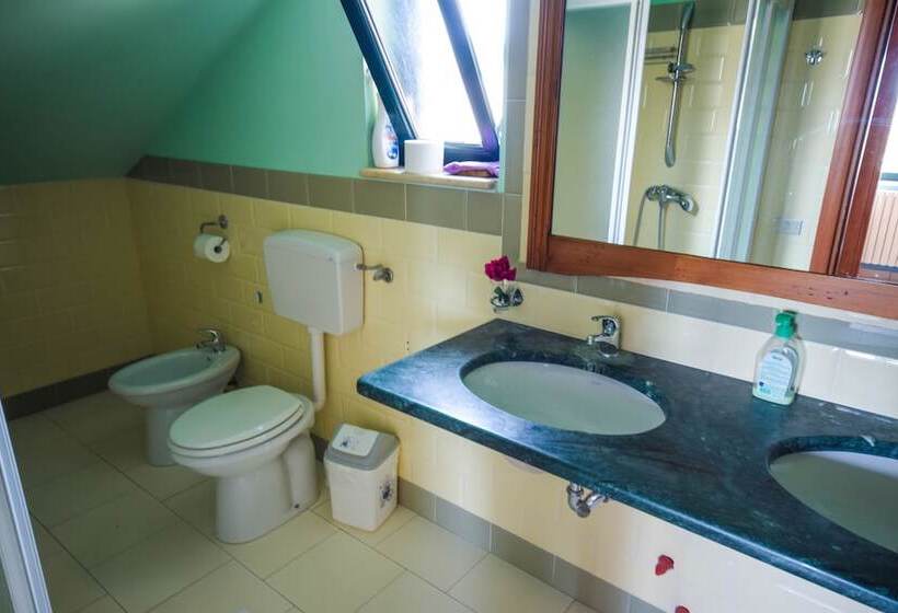 Пансион Villa Belvedere Lago Pergusa