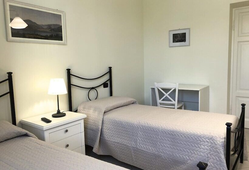 تختخواب و صبحانه C Era Un Lago