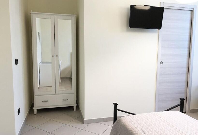 تختخواب و صبحانه C Era Un Lago