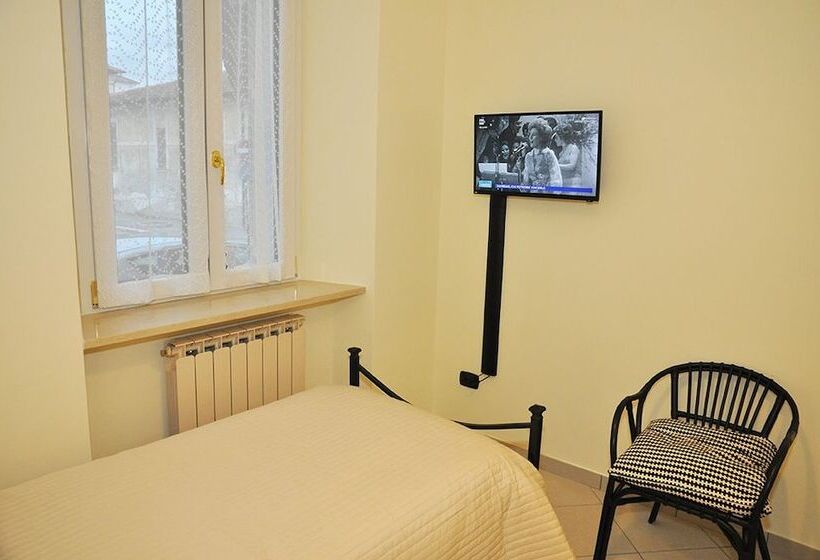 تختخواب و صبحانه C Era Un Lago