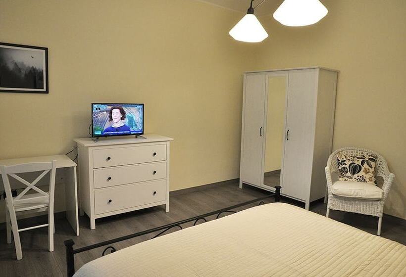 تختخواب و صبحانه C Era Un Lago