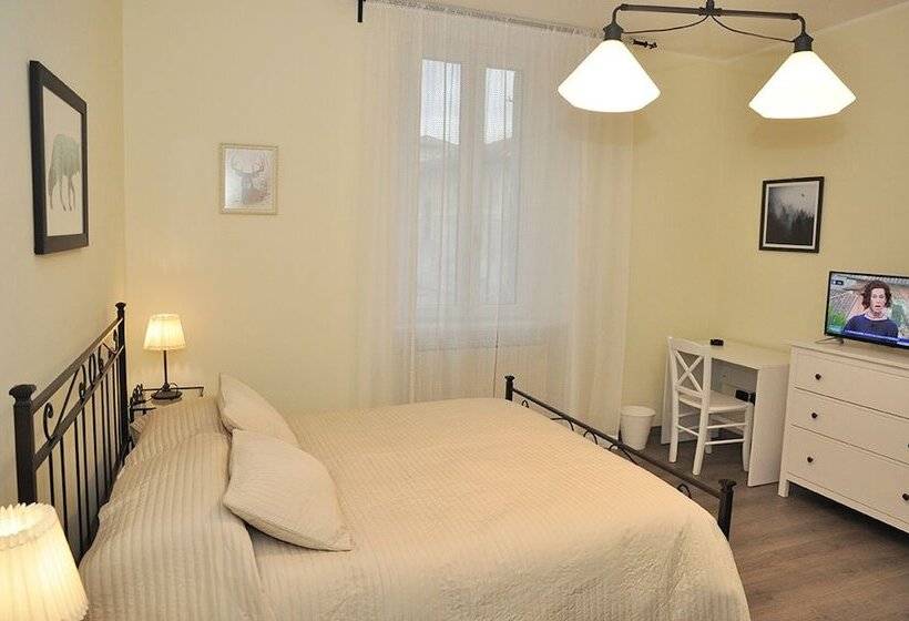 تختخواب و صبحانه C Era Un Lago