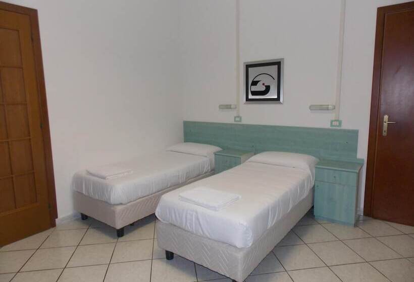 פונדק Villa Dei Butteri   Aprilia