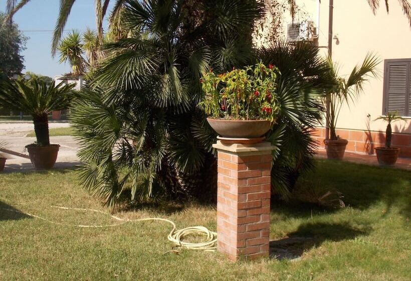 פונדק Villa Dei Butteri   Aprilia