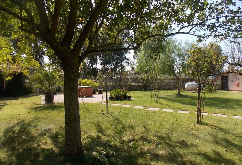 פונדק Villa Dei Butteri   Aprilia