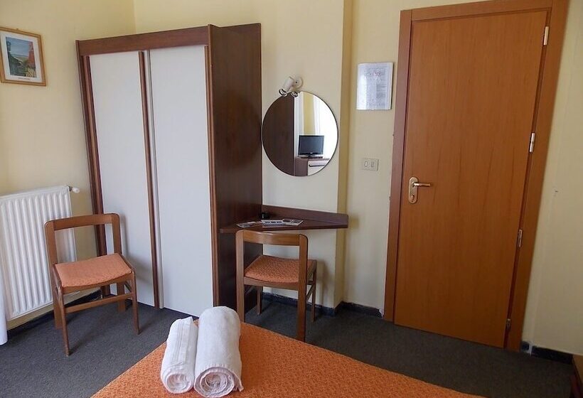 ホテル Arco Del Sole