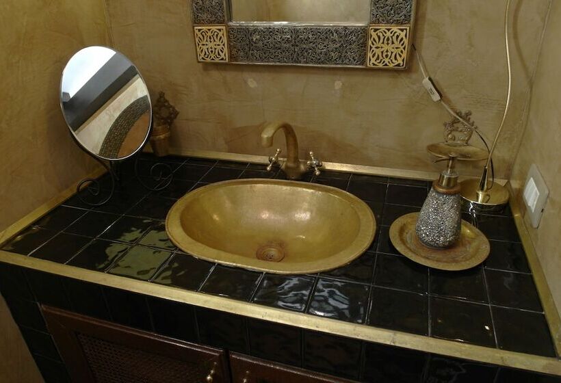 بنسيون The White Villa