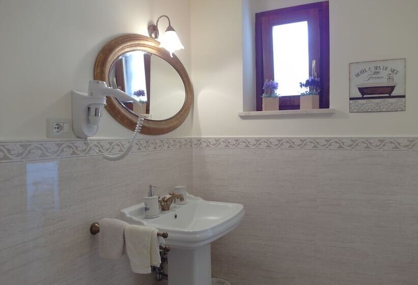 بنسيون The White Villa