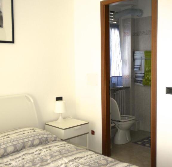 פנסיון Top Suit Uno   Guest House