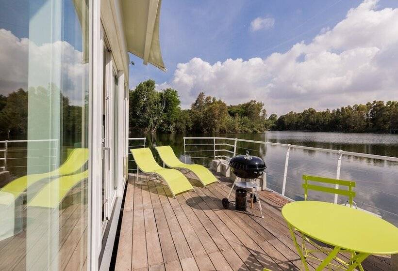 منتجع Nautilus Village