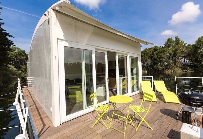 منتجع Nautilus Village