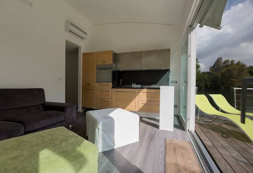 منتجع Nautilus Village