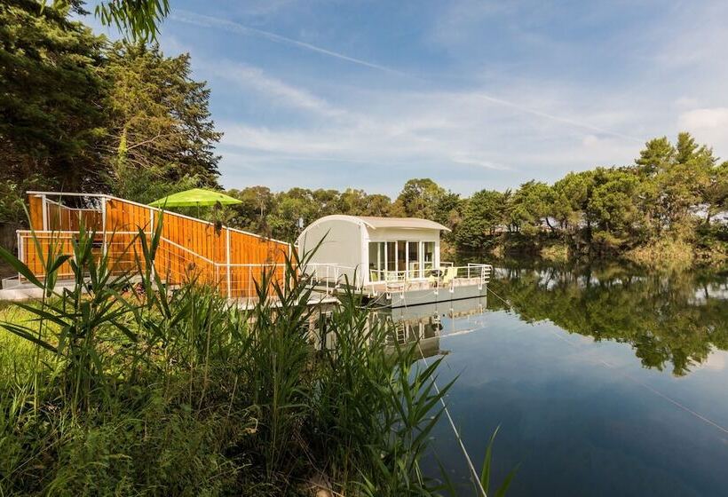 منتجع Nautilus Village