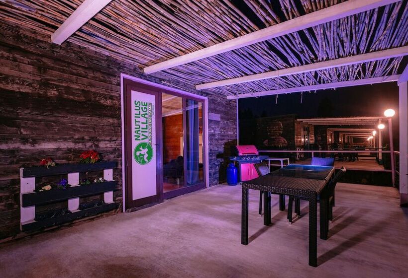 منتجع Nautilus Village