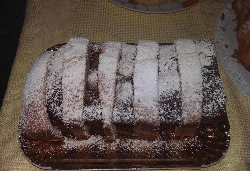 تختخواب و صبحانه Cusanarella Mia
