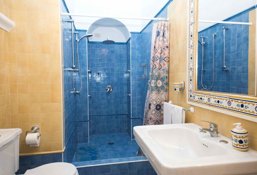 تختخواب و صبحانه Suite Villa Carolina