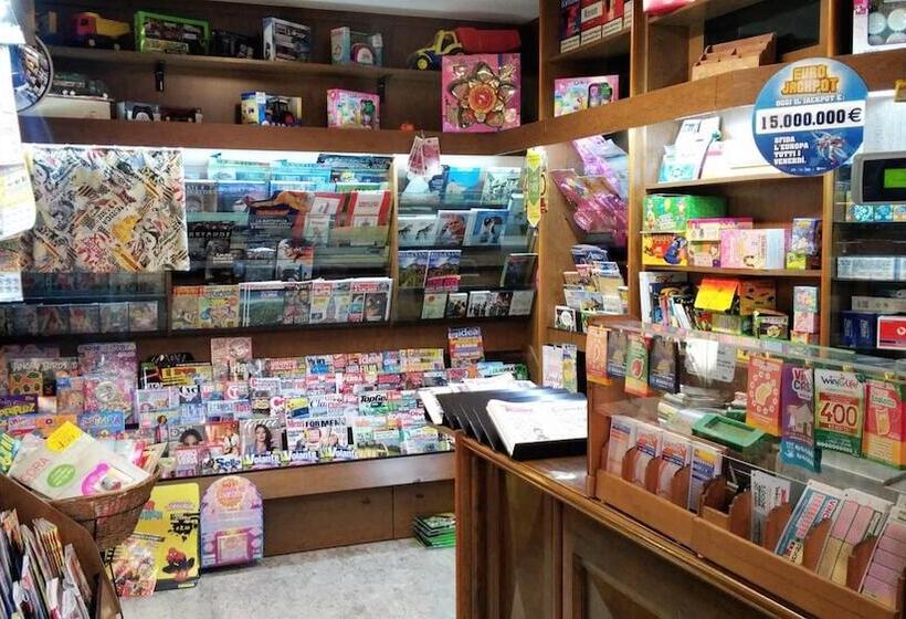 فندق Albergo De March