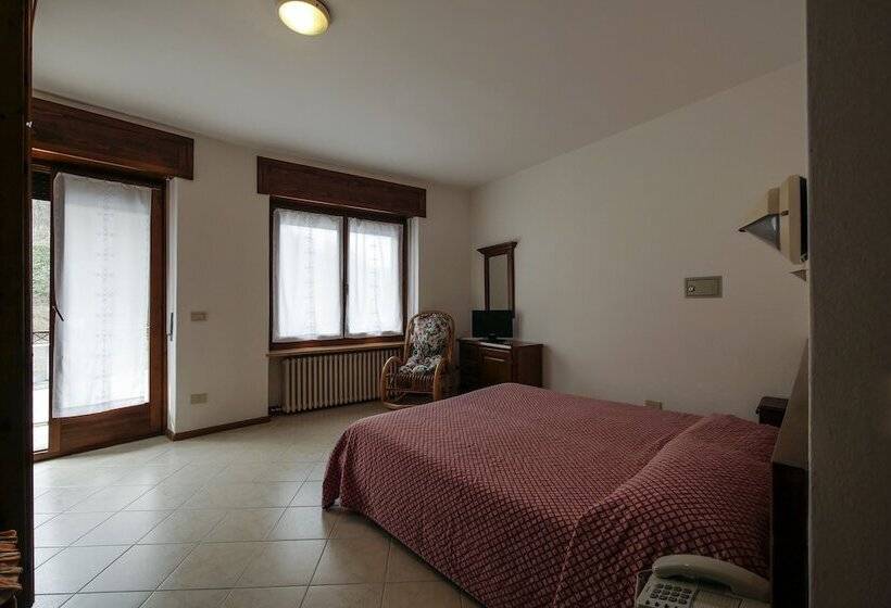 فندق Albergo De March