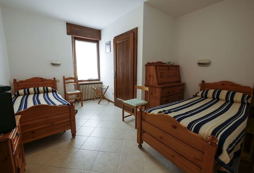 فندق Albergo De March