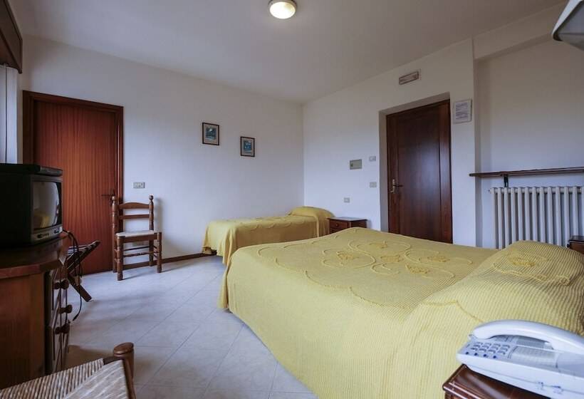 فندق Albergo De March