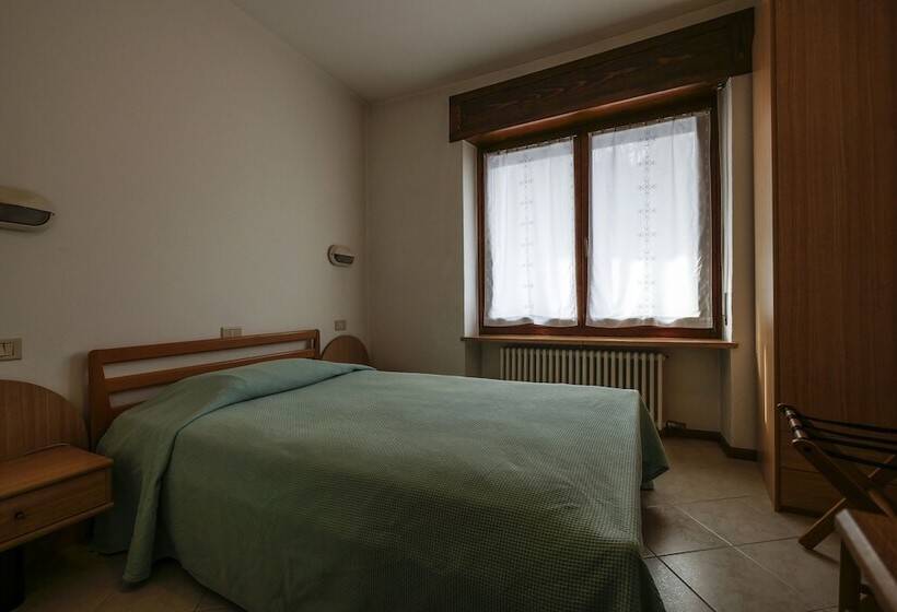 فندق Albergo De March