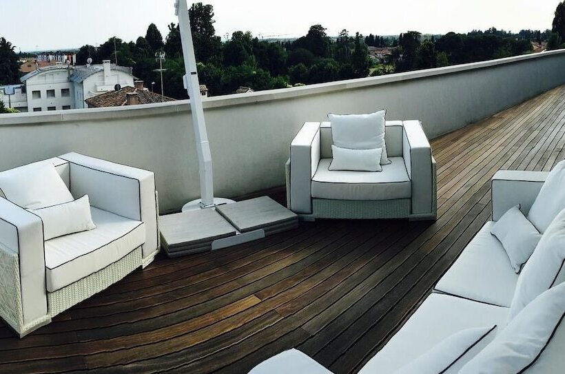 بنسيون Skyloft Rooms