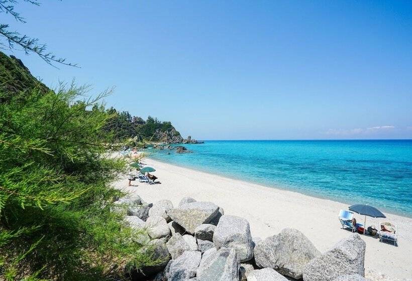 住所  Villaggio Paradiso Del Sub