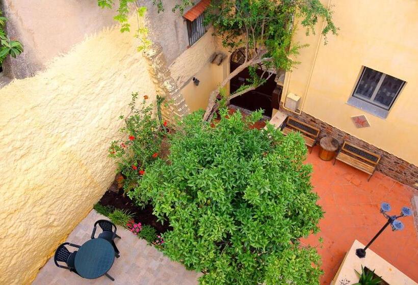 B&b Il Melograno Antico Con Terrazza E Giardino