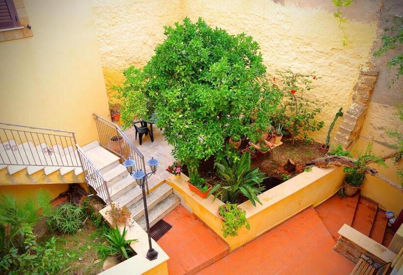 B&b Il Melograno Antico Con Terrazza E Giardino